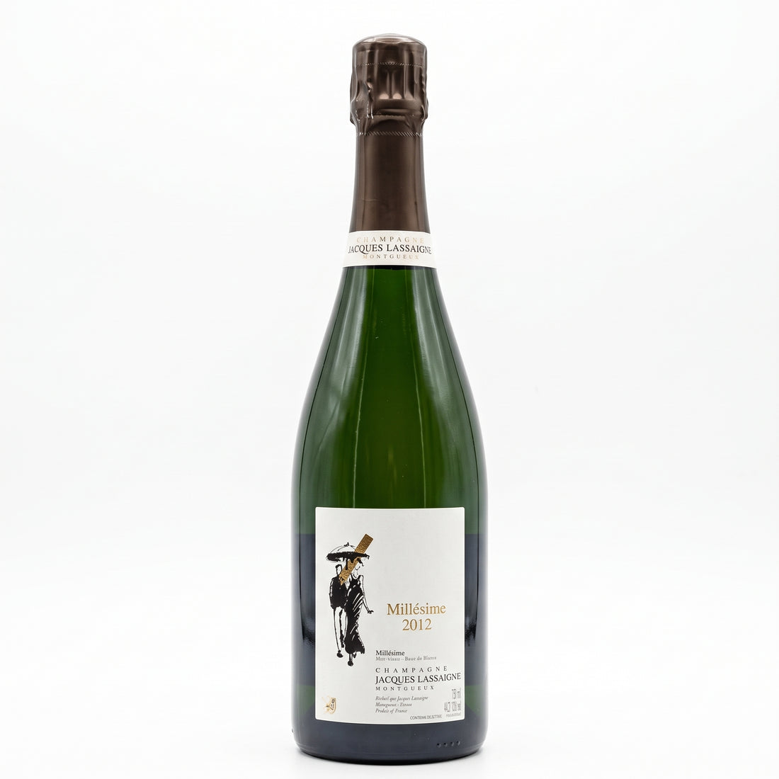 Bottiglia di Champagne Jacques Lassaigne Montegueux millesimato 2010, in primo piano su sfondo bianco.