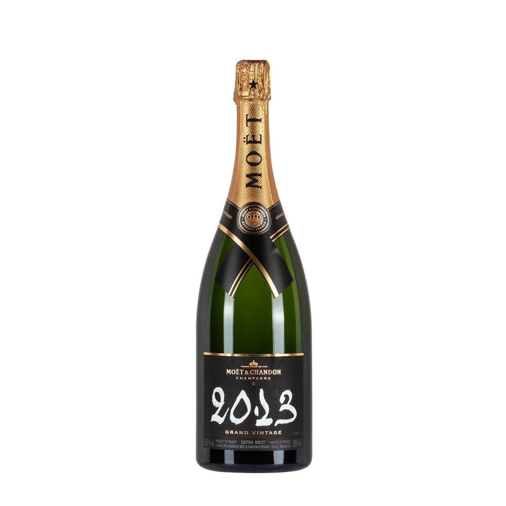 Bottiglia di champagne Moët & Chandon Grand Vintage 2013 Magnum da 1.5L in primo piano