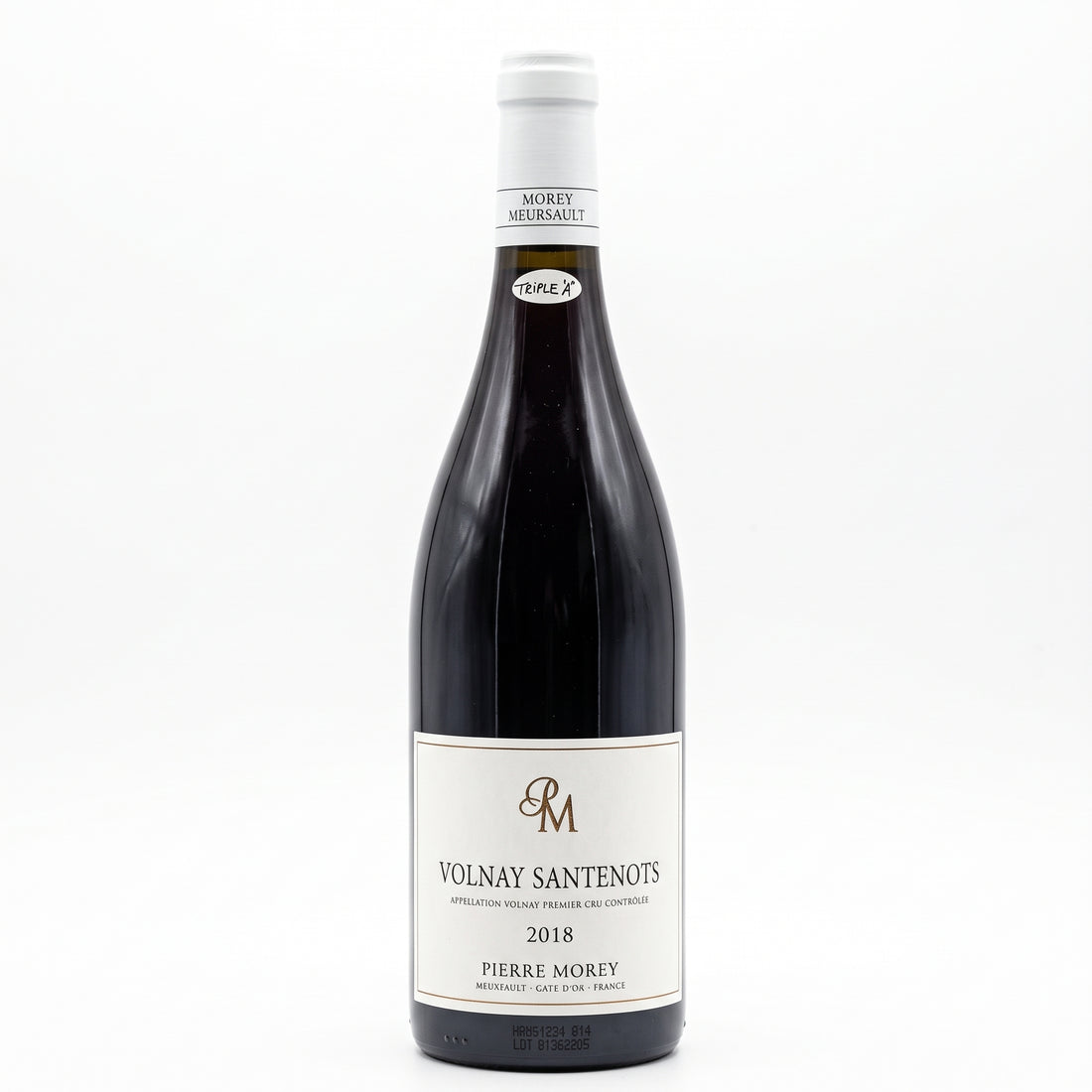 Bottiglia di vino rosso Pierre Morey Volnay Santenots PremièrCru 2018 in primo piano su sfondo bianco
